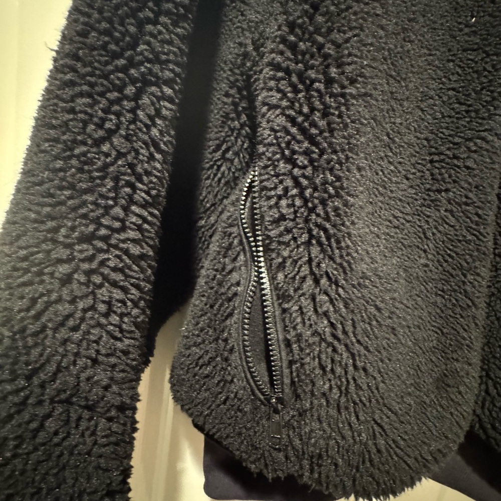 Women's Alo Black Fleece Foxy Jacket - Picture 5 of 10